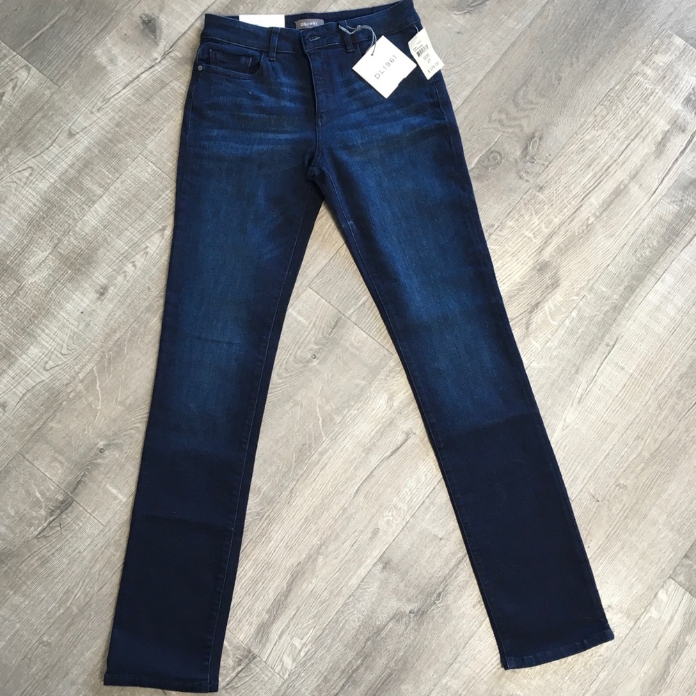|NEW|DL Mid Rise Curvy Straight Jeans